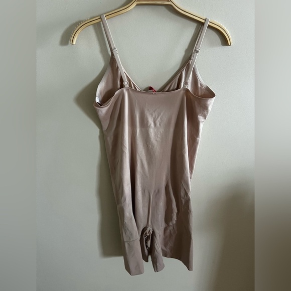 SPANX Plus Size On Core Mid-Thigh Bodysuit - Nude Size 1x Staple Lightweight - Picture 8 of 11